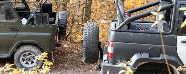 undefinedSponsor</strong>‘></p>
<div style="clear:both; margin-top:0em; margin-bottom:1em;"><a href="https://spb-renault.ru/samostoyatelnyj-remont-nasosa-gidrousilitelya-rulya-kia-cerato-2-poshagovaya-instrukcziya/" target="_blank" rel="dofollow" class="u52a88592f9c6ba77c01af4367cf97cd6"><!-- INLINE RELATED POSTS 3/3 //--><style> .u52a88592f9c6ba77c01af4367cf97cd6 { padding:0px; margin: 0; padding-top:1em!important; padding-bottom:1em!important; width:100%; display: block; font-weight:bold; background-color:#eaeaea; border:0!important; border-left:4px solid #34495E!important; text-decoration:none; } .u52a88592f9c6ba77c01af4367cf97cd6:active, .u52a88592f9c6ba77c01af4367cf97cd6:hover { opacity: 1; transition: opacity 250ms; webkit-transition: opacity 250ms; text-decoration:none; } .u52a88592f9c6ba77c01af4367cf97cd6 { transition: background-color 250ms; webkit-transition: background-color 250ms; opacity: 1; transition: opacity 250ms; webkit-transition: opacity 250ms; } .u52a88592f9c6ba77c01af4367cf97cd6 .ctaText { font-weight:bold; color:#464646; text-decoration:none; font-size: 16px; } .u52a88592f9c6ba77c01af4367cf97cd6 .postTitle { color:#000000; text-decoration: underline!important; font-size: 16px; } .u52a88592f9c6ba77c01af4367cf97cd6:hover .postTitle { text-decoration: underline!important; } </style><div style="padding-left:1em; padding-right:1em;"><span class="ctaText">Читайте также:</span> <span class="postTitle">Самостоятельный ремонт насоса гидроусилителя руля KIA Cerato 2 - пошаговая инструкция</span></div></a></div><p>Обратите внимание на наличие защитных элементов, таких как резиновая подушка, которая предотвращает повреждение кузова. Также стоит выбирать модели с широкими опорами, чтобы обеспечить стабильность при подъеме.</p>
<p>Не забывайте о регулярной проверке состояния домкрата. Убедитесь, что нет утечек масла и механических повреждений. Это поможет избежать неприятных ситуаций на дороге.</p>
<p>Рекомендуем также ознакомиться с отзывами пользователей и рейтингами различных моделей. Это поможет сделать осознанный выбор и приобрести качественный инструмент, который прослужит долго.</p>
<h3>Выбор точек установки домкрата на УАЗ Патриот</h3>
<p>Определяйте точки поддержки на раме, расположенные напротив передних и задних колес, чтобы обеспечить стабильность. Перед подъемом убедитесь, что указанные места прочные и без повреждений. На передней оси ищите углубления или специальные вырезы в рамной части, предназначенные для установки домкрата.</p>
<p>На задней части обращайте внимание на металлические поперечины или усиленные места, которые выполняют роль точек подъема. Их наличие обычно отмечено в сервисной книжке или на кузовных элементах рядом с колесными арками. Избегайте точек, расположенных рядом с пластиковыми частями или узлами подвески.</p>
<p>Также стоит проверить наличие маркировок или нанесенных обозначений, указывающих на допустимые места для подъема. Используйте только закрепленные и проверенные точки, чтобы избежать повреждения кузова или элементов подвески.</p>
<p>Перед началом работы убедитесь, что выбранная точка полностью освобождена от грязи и ржавчины, что повысит надежность контакта домкрата с поверхностью. Проверяйте стабильность установки и избегайте рисков соскальзывания или смещения автомобиля во время подъема.</p>
<h3>Определение штатных мест для домкрата</h3>
<p>На УАЗ Патриот штатные места для установки домкрата расположены под передними и задними дверями. Эти точки обеспечивают надежную поддержку автомобиля при подъеме.</p>
<p>Для передней оси домкрат устанавливается на специальные подъемные площадки, которые находятся под порогами. Убедитесь, что поверхность ровная и чистая, чтобы избежать скольжения.</p>
<p>Задняя ось имеет аналогичные точки, расположенные под задними дверями. Также проверьте, чтобы не было препятствий, которые могут помешать подъему.</p>
<p>Перед началом работы убедитесь, что автомобиль стоит на ровной поверхности, а ручной тормоз включен. Это предотвратит случайное движение автомобиля во время подъема.</p>
<p>При использовании домкрата следите за его состоянием. Регулярно проверяйте, чтобы не было повреждений или коррозии, что может повлиять на безопасность при работе.</p>
<p>Соблюдение этих рекомендаций обеспечит безопасное и эффективное использование домкрата на вашем УАЗ Патриот.</p>
<h3>Безопасные альтернативные точки подъема</h3>
<p><img src=